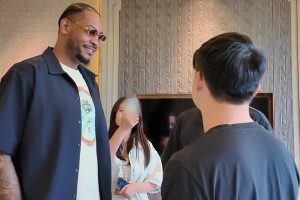 💥英雄联盟名人堂：传奇跨界！Anthony祝贺Uzi入选名人堂